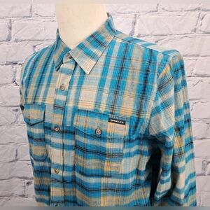 NWOT Oakley Men's Lightweight Flannel Button Down Shirt Soft Plaid Check Medium